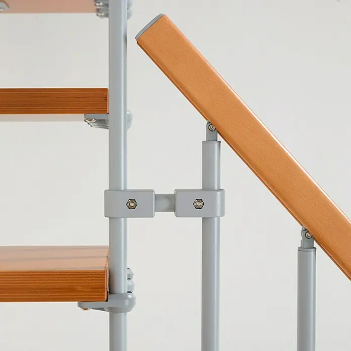 Fontanot Mittelholmtreppe Nice 4 - Breite: 64 cm, Grau Metallic, 1/4-gewendelt, Farbe Stufen: Birke Nussbaum Hell, Geschosshöhe: 212 cm - 281 cm - Detailaufnahme