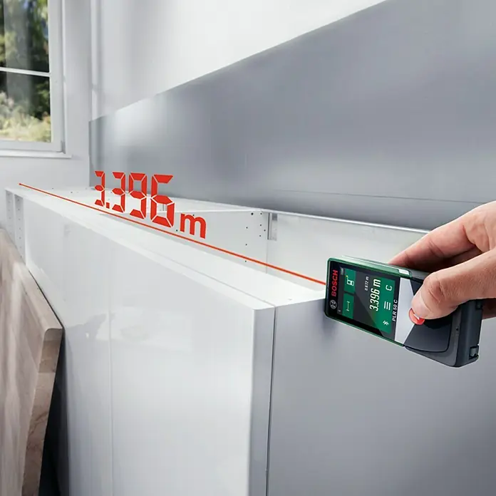 Bosch Medidor de distancia láser PLR 50 C - Gama de medición: 0,05 - 50 m, Bluetooth 4.0, ± 2 mm (distancia) - Producto en uso