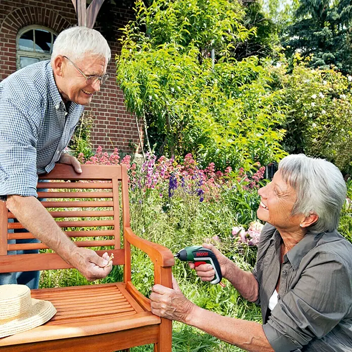 Bosch Akkuschrauber IXO V - 3,6 V, 1 Akku, 1,5 Ah, Leerlaufdrehzahl: 0 U/min - 215 U/min, 10 -tlg. - Anwendungsbeispiel