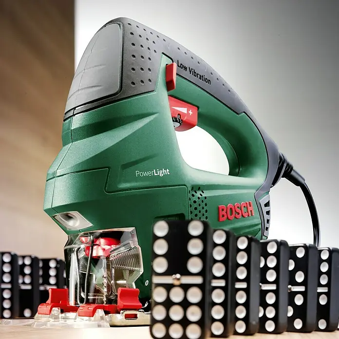 Bosch Stichsäge PST 900 PEL - 620 W, 500 Hübe/min - 3.100 Hübe/min - Stimmungsaufnahme