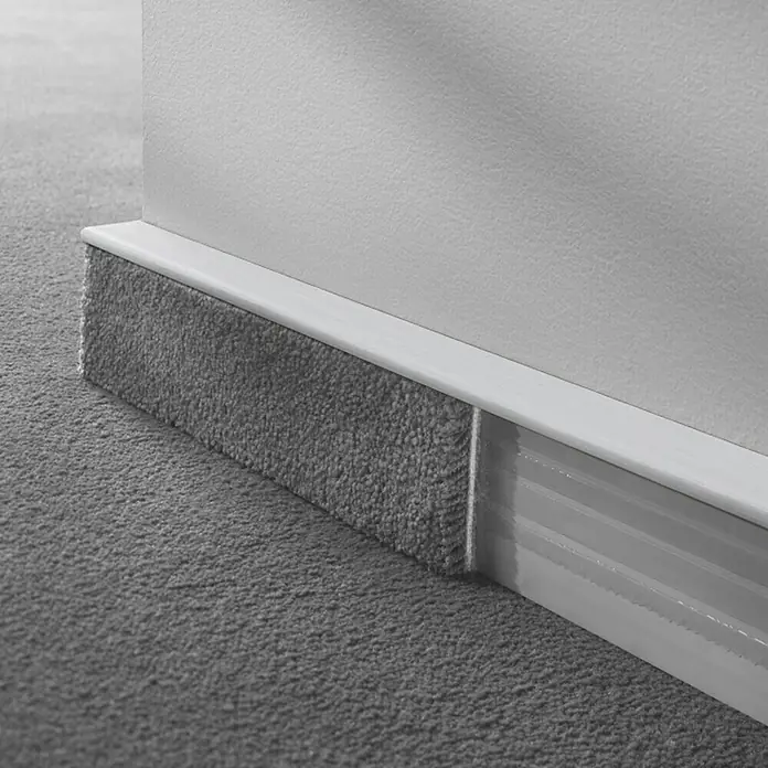 LOGOCLIC Teppichsockelleiste TSL - Grau, 2,5 m x 16 mm x 55 mm - Detailaufnahme