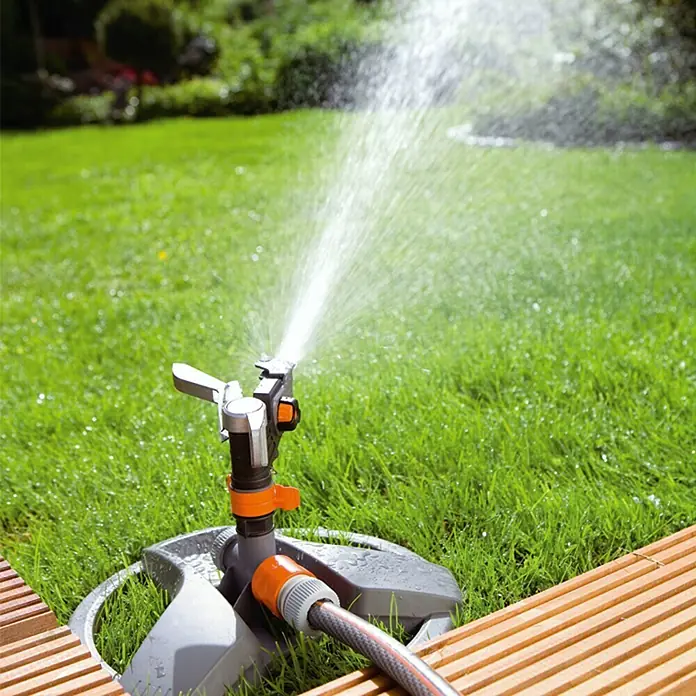 Gardena Automatski raspršivač na dodir - 25 - 360°, Metal / plastika, S klizačem - Proizvod u upotrebi