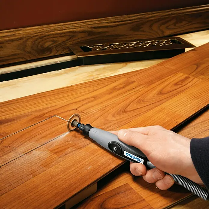 Dremel EZ SpeedClic Trennscheibe SC 544 - Geeignet für: Holz, Max. Drehzahl: 35.000 U/min, Arbeitsdurchmesser: 38 mm - Anwendungsbeispiel