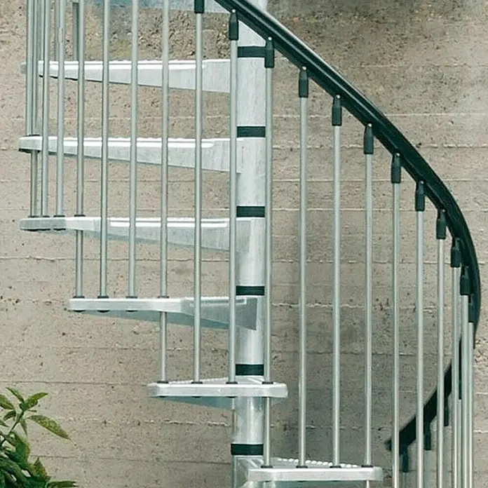 Fontanot Arké Außenspindeltreppe Civik Zink - Durchmesser: 120 cm, Geschosshöhe: 252 cm - 305 cm, Anzahl Steigungen: 13 Stk. - Detailaufnahme