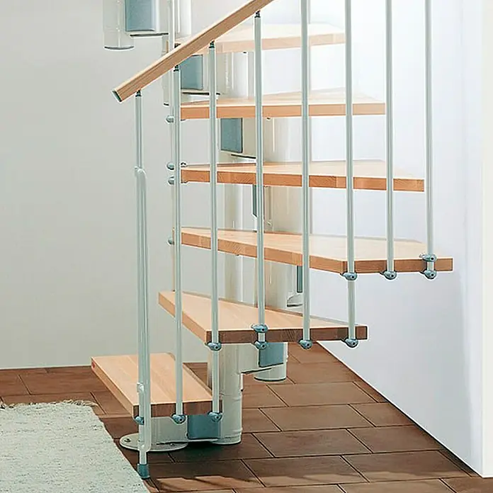 Fontanot Arké Mittelholmtreppe Kompact 89 - Breite: 89 cm, Weiß, 2/4-gewendelt, Farbe Stufen: Buche Hell, Geschosshöhe: 225 cm - 303 cm - Ansicht von unten
