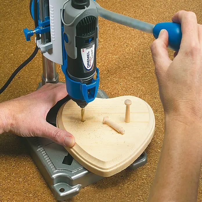 Dremel Workstation 220 - Passend für: Dremel Multifunktionsgeräte, Hub: 50 mm - Anwendungsbeispiel