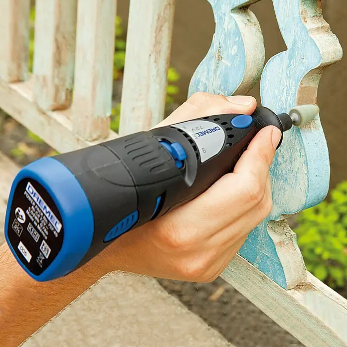 Dremel Muela abrasiva redondeada Mod. 516 - Diámetro de trabajo: 13 mm, 1 ud. - Producto en uso