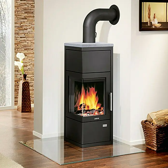 Justus Kaminofen Diego wärmePLUS - 6 kW, Raumheizvermögen: 124 m³, Material Abdeckung: Speckstein, Schwarz - Vorderansicht
