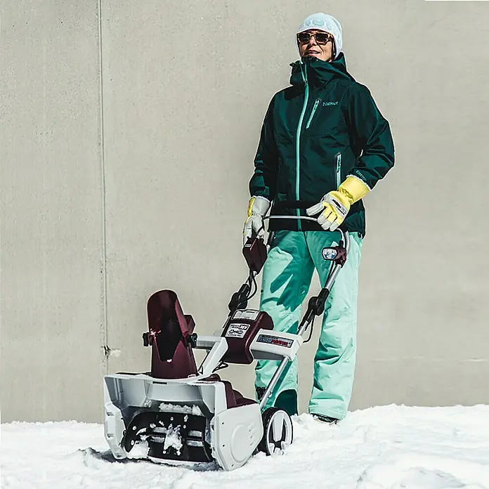 Sonneck Akumulatorska freza za snijeg Snowmaster 450 - 36 V/2,6 Ah, Radna širina: 45 cm - Proizvod u upotrebi
