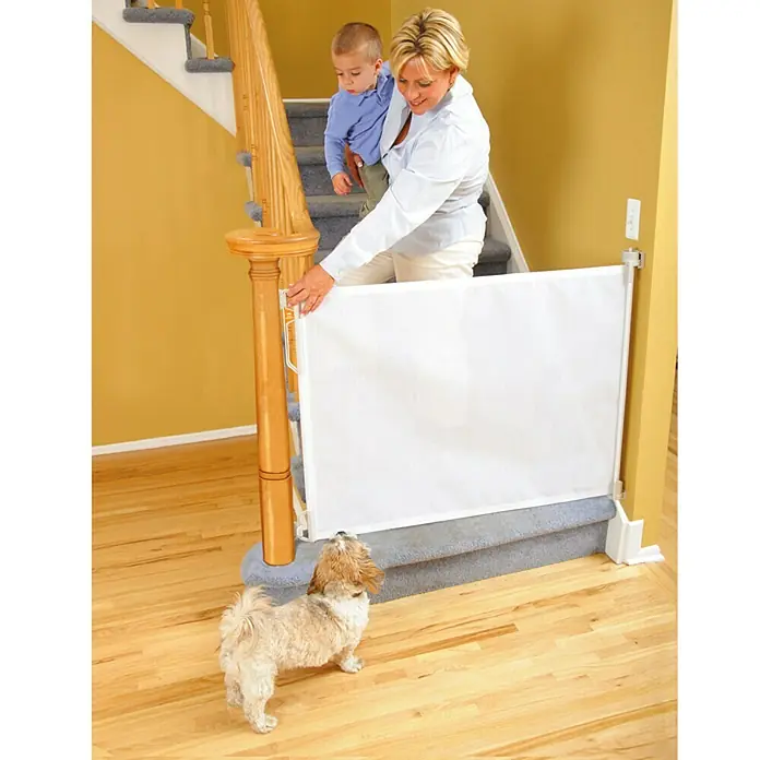 Dreambaby Treppenschutzrollo - Länge: 140 cm, Weiß - Anwendungsbeispiel