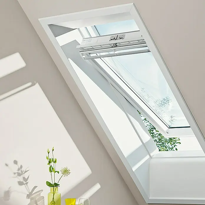 Velux Zaokretni prozor GGU FK06 0070 - drveni, Š x V: 66 x 118 cm - Pogled s lijeve strane
