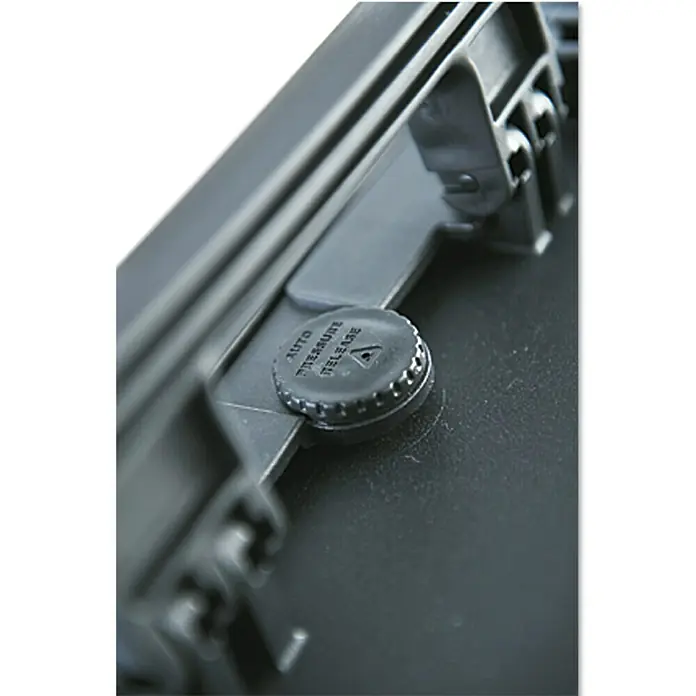 Wasserdichter Koffer MAX 505 mit Einlage - L x B x H: 555 x 428 x 211 mm, Mit Würfelschaumstoffeinlage, Schwarz, Kunststoff - Detailaufnahme