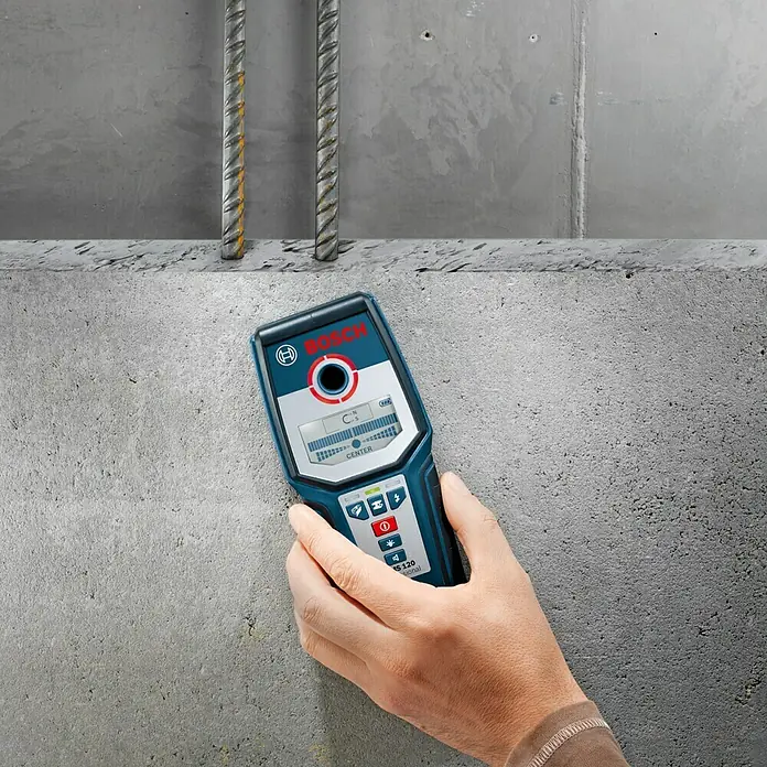 Bosch Professional Detektor GMS 120 - Maksimalna dubina dometa: Maks. 120 mm čelik, Trajanje pogona: 5 h - Proizvod u upotrebi
