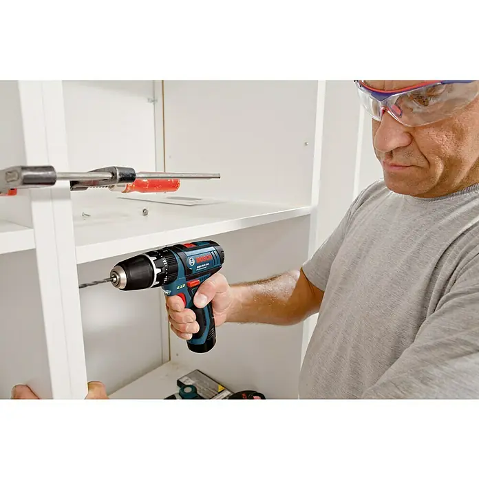 Bosch Professional Akku-Schlagbohrschrauber GSB 12V-15 - 12 V, Li-Ionen, 2 Ah - 4 Ah, 2 Akkus, Leerlaufdrehzahl: 0 U/min - 1.300 U/min - Anwendungsbeispiel