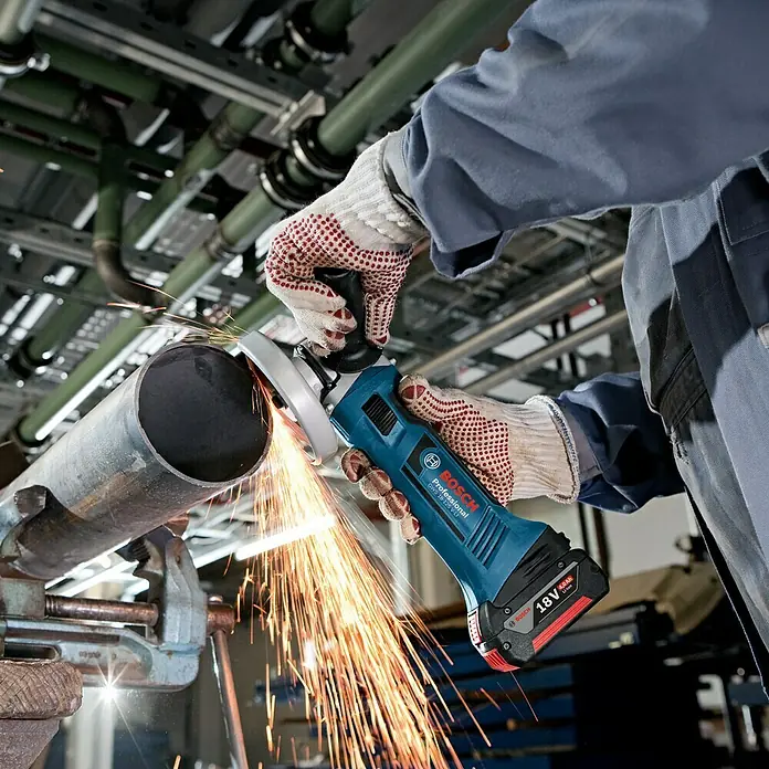Bosch Professional Maschinen-Set 5 Tool Kit 18 Volt GSR/GST/GWS/GKS/GSA - 18 V, 3 Akkus, 4 Ah, 5 -tlg. - Anwendungsbeispiel
