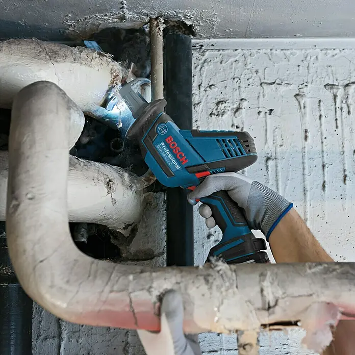 Bosch Professional Akumulatorska sabljasta pila GSA 18 V-LI C - 18 V, Litij-ionska, Bez akumulatora, Broj udaraca u praznom hodu: 0 - 2.700 podizaja/min - Proizvod u upotrebi