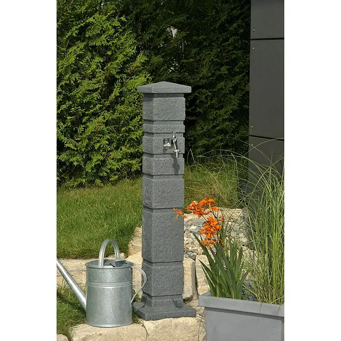 Wasserzapfstelle Romana - Black Granitfarben, Höhe: 110 cm, Ausstattung: Wasserhahn - Stimmungsaufnahme