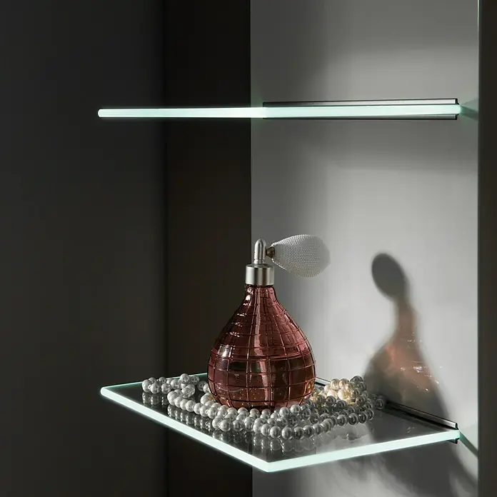 Camargue Stella Seitenschrank - 30,4 x 32,5 x 151,6 cm, 3 Glasböden mit LED-Beleuchtung, Grafit - Rückansicht