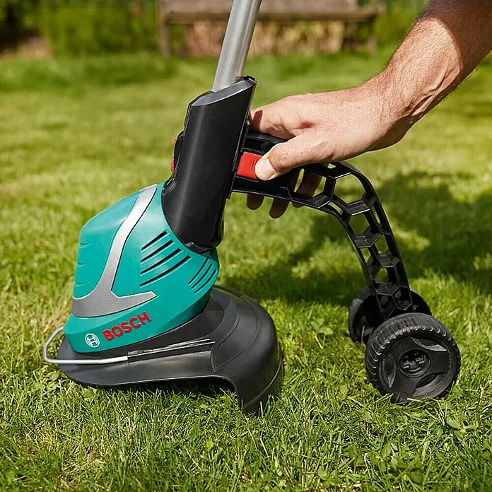 Bosch Radsatz - Passend für: Bosch Rasentrimmer, Schwarz - Anwendungsbeispiel