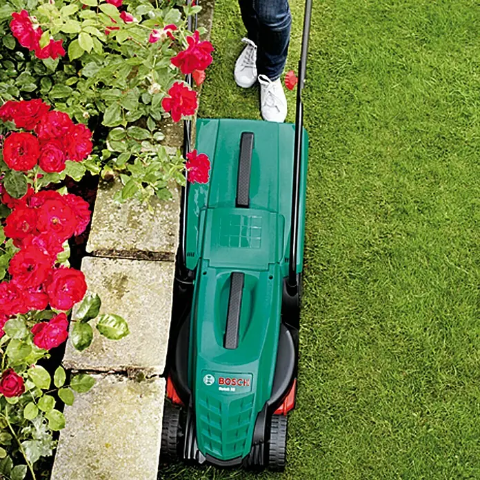 Bosch Rotak Elektro-Rasenmäher 32 - 1.200 W, Schnittbreite: 32 cm - Anwendungsbeispiel