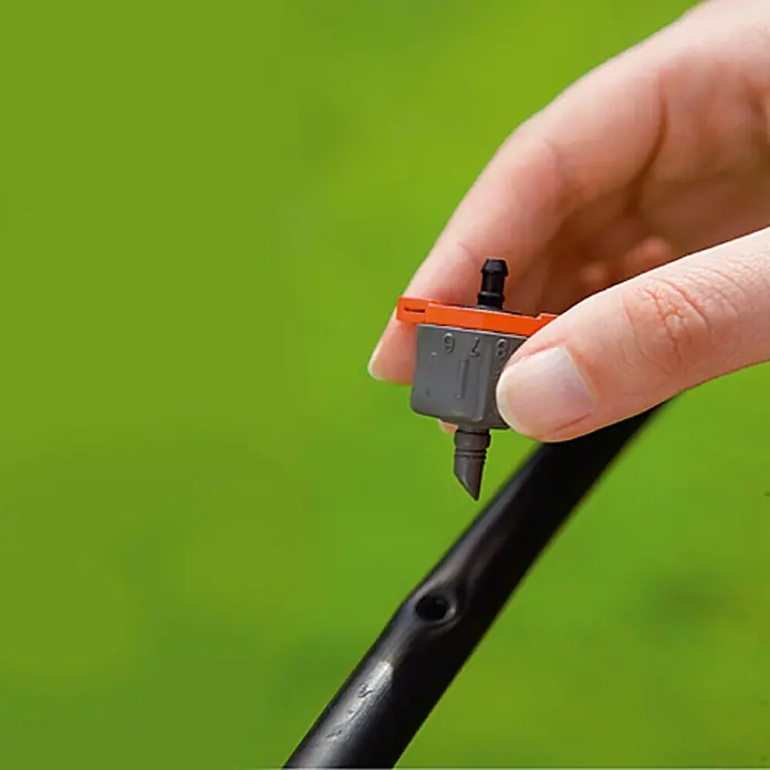 Gardena Micro-Drip Završna glava crijeva za vodu s regulatorom - 5 Kom., Maksimalni protok vode: 8 l/h - Proizvod u upotrebi