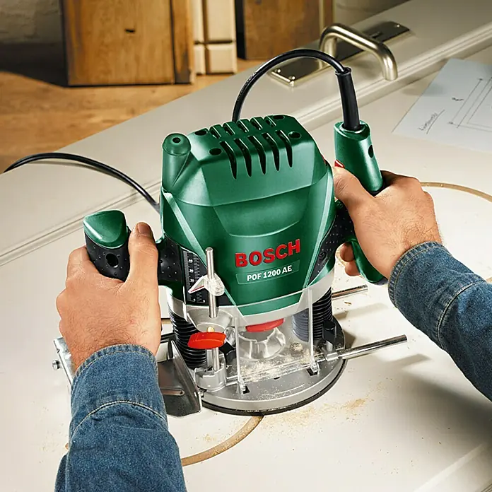 Bosch Gornja glodalica POF 1200 AE - 1.200 W, 55 mm - Proizvod u upotrebi
