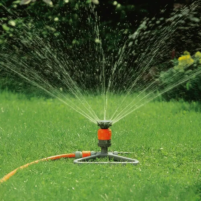 Gardena Comfort Kružna prskalica Vario - Turbina okretnog mlaza, Sa sitom za prljavštinu, Maksimalna površina raspršivača: 225 m² - Proizvod u upotrebi