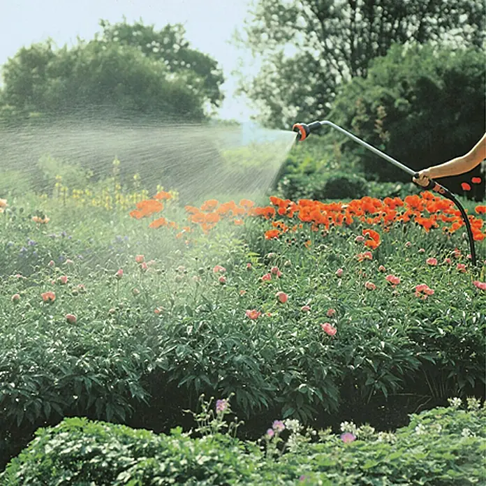 Gardena Profi-System Prskajući štap za zalijevanje - Duljina: 92 cm, Metal / plastika, Broj mlaza za raspršivanje: 3 - Proizvod u upotrebi