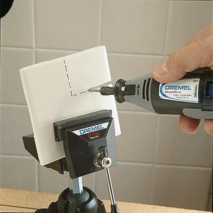 Dremel Nož glodalice za pločice Mod. 562 - Radni promjer: 3,2 mm - Proizvod u upotrebi
