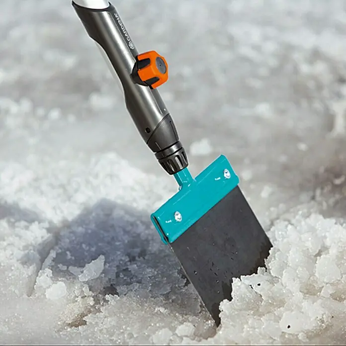 Gardena Combisystem Strugač - Širina: 15 cm, Materijal alata: Aluminij - Proizvod u upotrebi