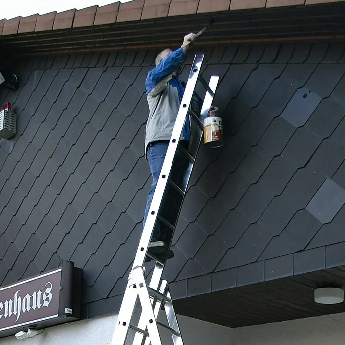 Krause Corda Sprossen-Mehrzweckleiter - Arbeitshöhe: 7,25 m, 3 x 11 Sprossen, Aluminium - Anwendungsbeispiel
