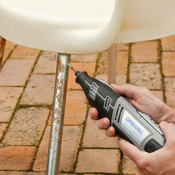 Dremel Cepillo de alambre Mod. 443 - Cabeza de pincel, Diámetro de trabajo: 3,2 mm - Producto en uso