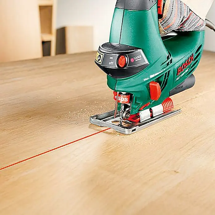 Bosch Sierra de calar PST 800 PEL - 530 W, 500 carreras/min. - 3.000 carreras/min., Número de niveles de elevación del péndulo: 4 ud. - Producto en uso