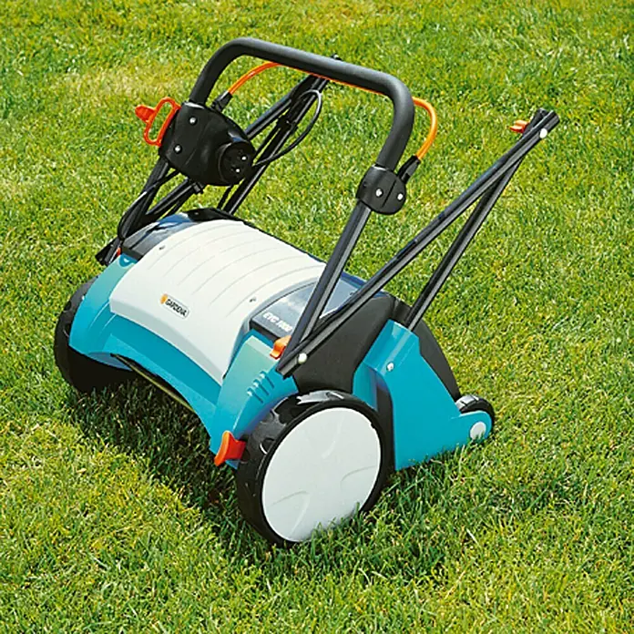 Gardena Elektrische verticuteermachine EVC 1000 - 1.000 W, Werkbreedte: 30 cm - Toepassingsvoorbeeld