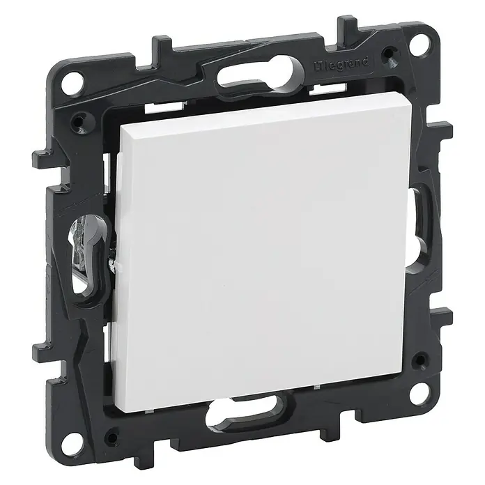 Legrand Niloé Step Cruzamiento - Blanco, Montaje en la pared, IP44
