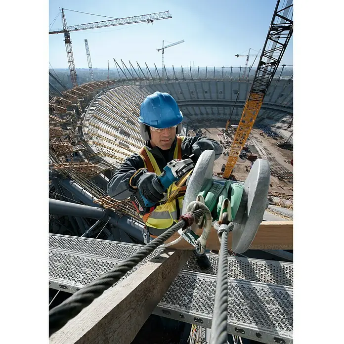 Bosch Professional Akku-Winkelschleifer GWS 18-125 V-LI L-Boxx - 18 V, Li-Ionen, Ohne Akku, Durchmesser Scheibe: 125 mm, Leerlaufdrehzahl: 0 U/min - 10.000 U/min - Anwendungsbeispiel