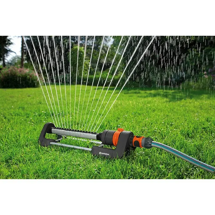 Gardena Kvadratni raspršivač vode Aqua M - Maksimalna površina raspršivača: 110 – 250 m² - Proizvod u upotrebi