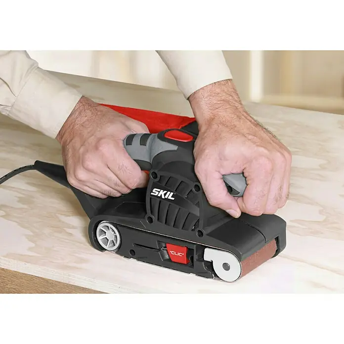 Skil Bandschleifer 1210 AA - 650 W, Bandabmessung: 76 x 457 mm - Anwendungsbeispiel