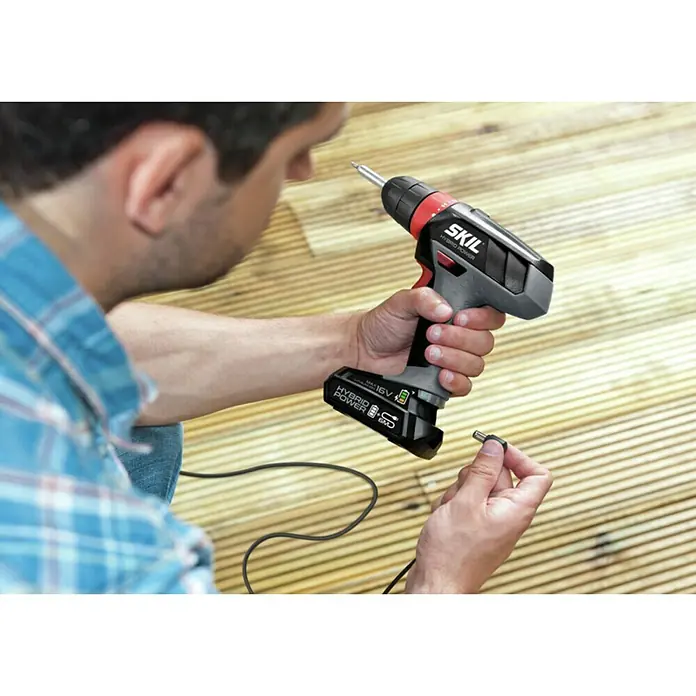 Bosch Akku-Bohrschrauber 2461 AA Hybrid Power - 14,4 V, Li-Ionen, 1,5 Ah, Leerlaufdrehzahl: 0 U/min - 1.500 U/min - Anwendungsbeispiel