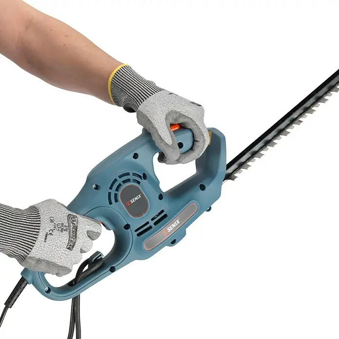 Senix Električne škare za živicu - 450 W, Duljina reza: 38 cm - Proizvod u upotrebi
