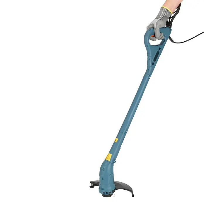 Senix Električni trimer za travu - 250 W, Širina reza: 25 cm - Proizvod u upotrebi