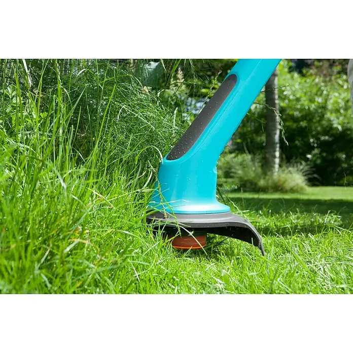 Gardena SmallCut Elektro-Rasentrimmer 350/23 Plus - 350 W, Schnittbreite: 23 cm - Stimmungsaufnahme