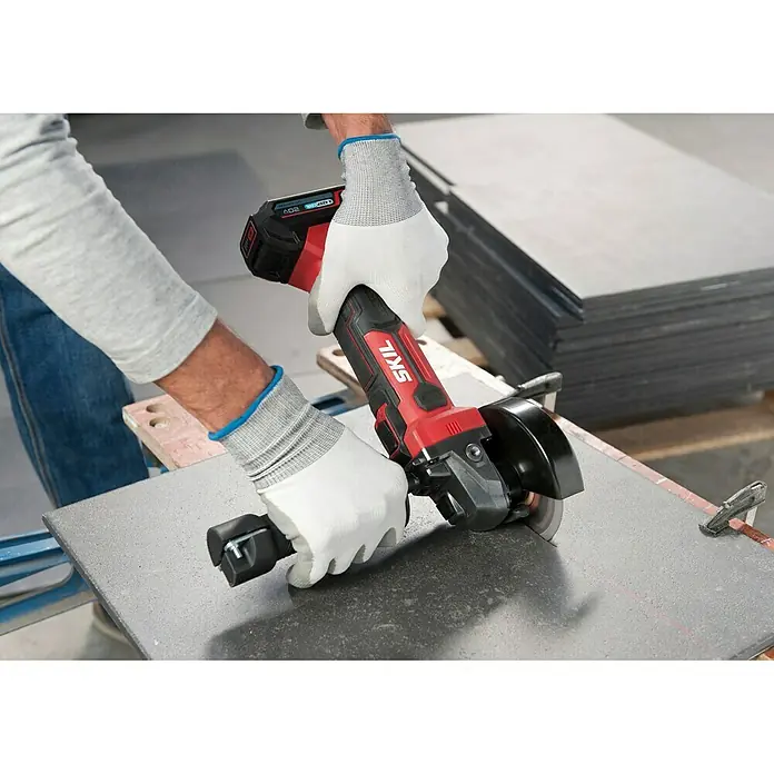 Skil Energy Platform Akku-Winkelschleifer 3920 CA - 18 V, Ohne Akku, Durchmesser Scheibe: 115 mm - Anwendungsbeispiel