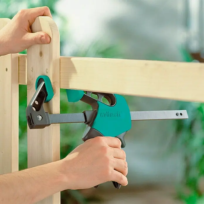 Wolfcraft Jednoručna stega EHZ Easy - Raspon: 500 mm, Stezna snaga: Do 90 kg - Proizvod u upotrebi