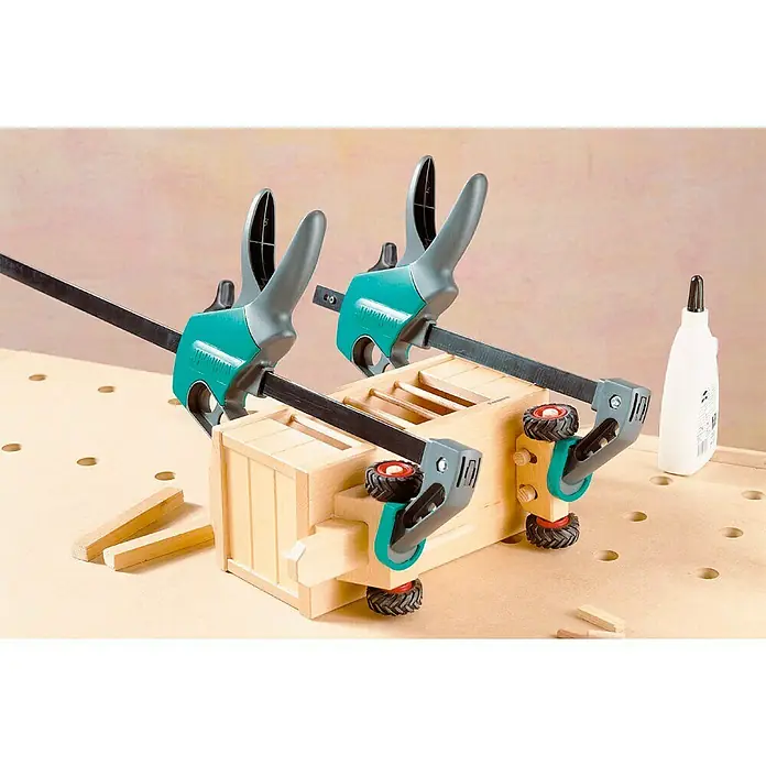 Wolfcraft Tornillo de apriete monomanual EHZ Easy - Anchura de sujeción: 500 mm, Fuerza de tensión: Hasta 90 kg - Producto en uso