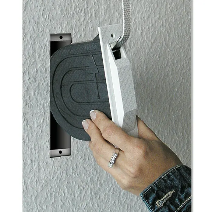 Schellenberg Recogedor de cinta de persiana 50602 - Distancia entre orificios: 118 mm, Anchura de la correa: 14 mm, Tipo de montaje: Empotrado - Producto en uso