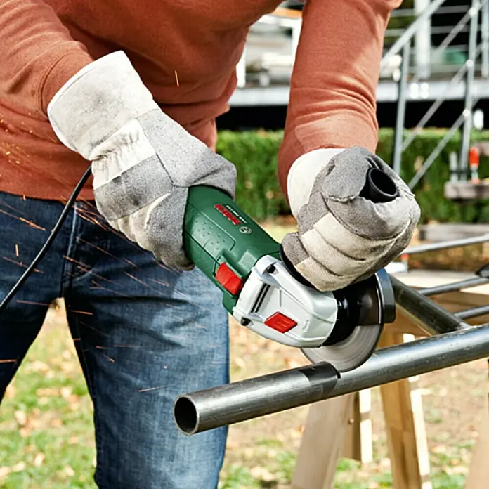 Bosch Universal Haakse slijper PWS 750-115 - 750 W, 115 mm, 12.000 tpm - Toepassingsvoorbeeld