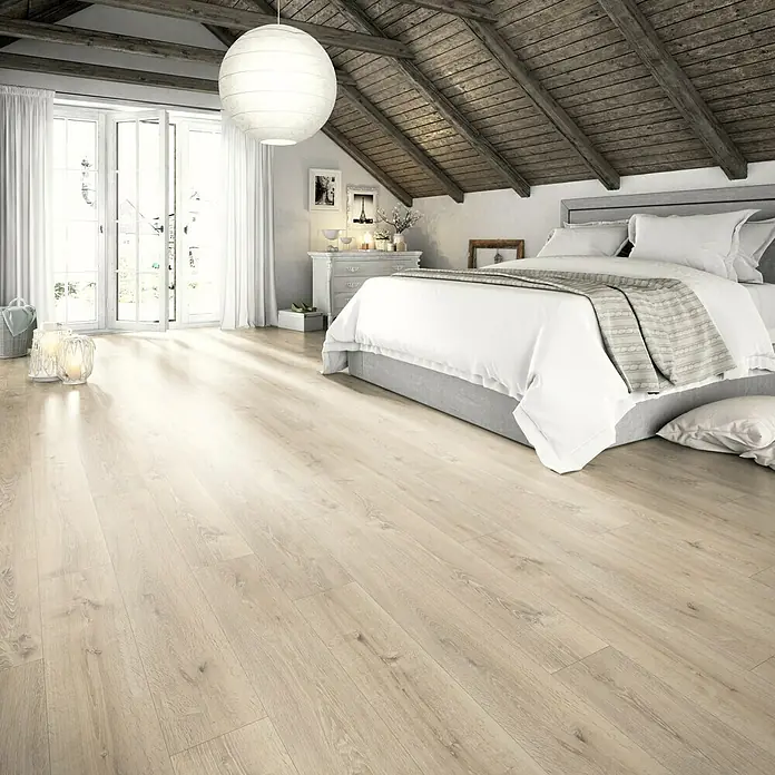 Egger Home Korkboden Comfort Loami Eiche natur - 1.292 x 245 x 8 mm, Landhausdiele - Stimmungsaufnahme