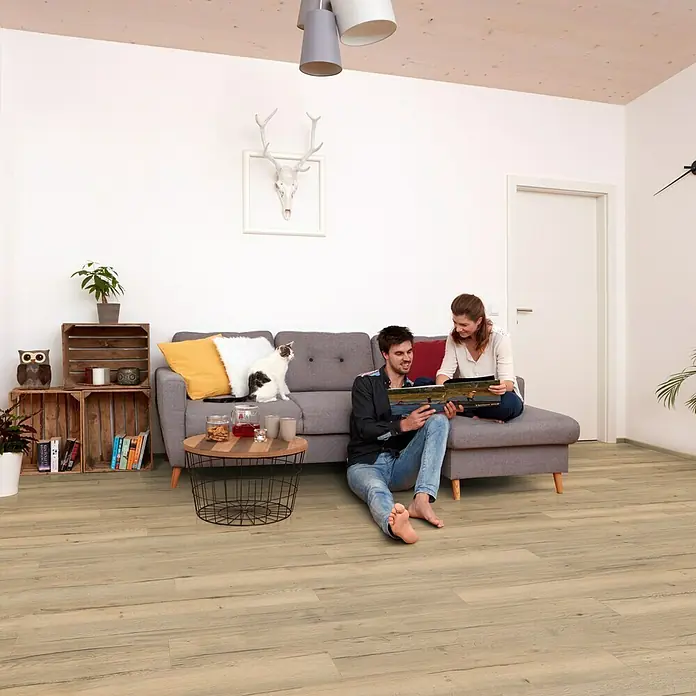 Egger Home Korkboden Comfort Halifax Eiche - 1.292 x 193 x 8 mm, Landhausdiele - Stimmungsaufnahme