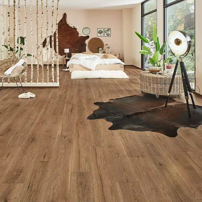 LOGOCLIC Laminat Nussbaum - 1.285 x 192 x 8 mm, Landhausdiele - Stimmungsaufnahme